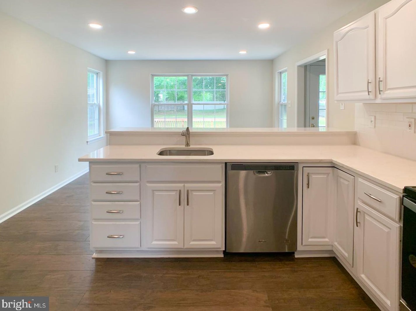 18 White Pne Dr, Medford NJ  08055-9340 exterior