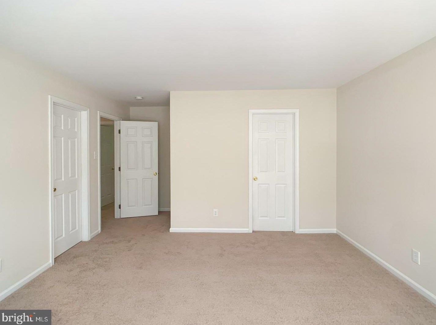 18 White Pne Dr, Medford NJ  08055-9340 exterior