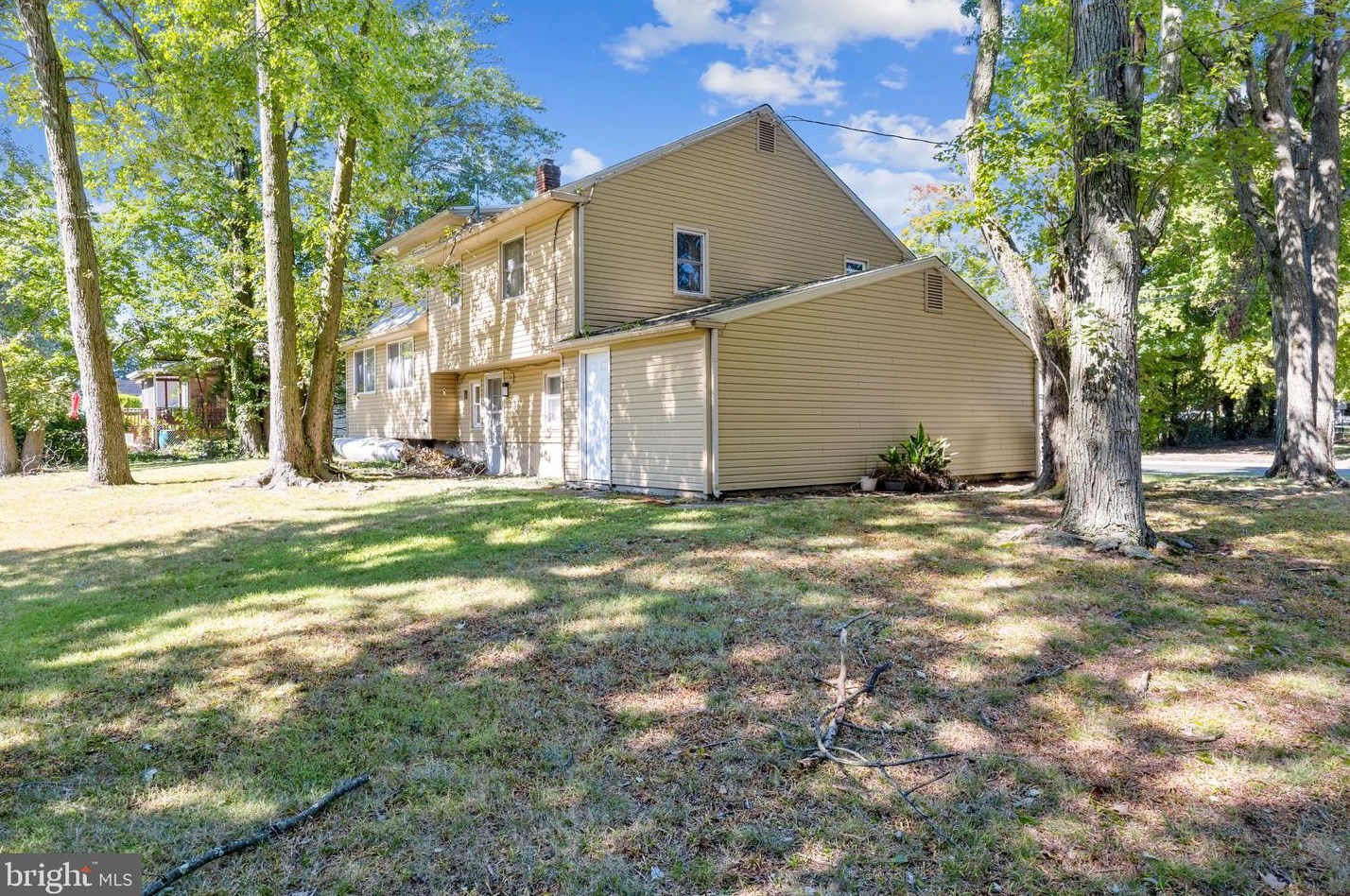 320 Farmdale Rd, Moorestown NJ 08057-1724 exterior