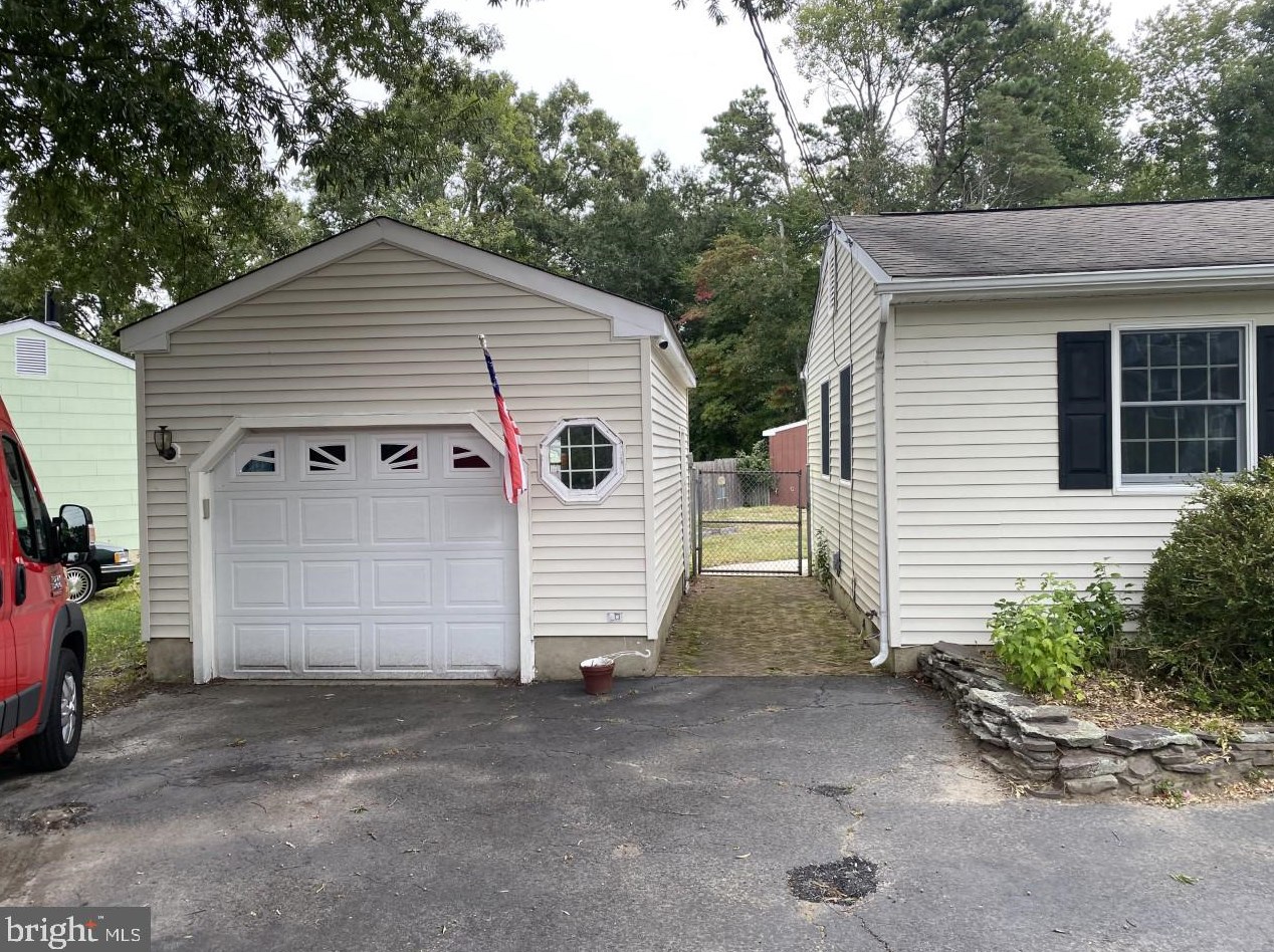 27 Shr Dr, Southampton NJ  08088-1353 exterior