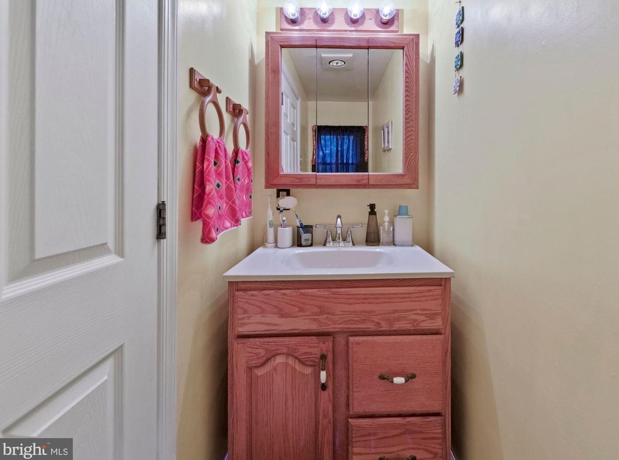 313 Linden St, Moorestown NJ 08057-3623 exterior