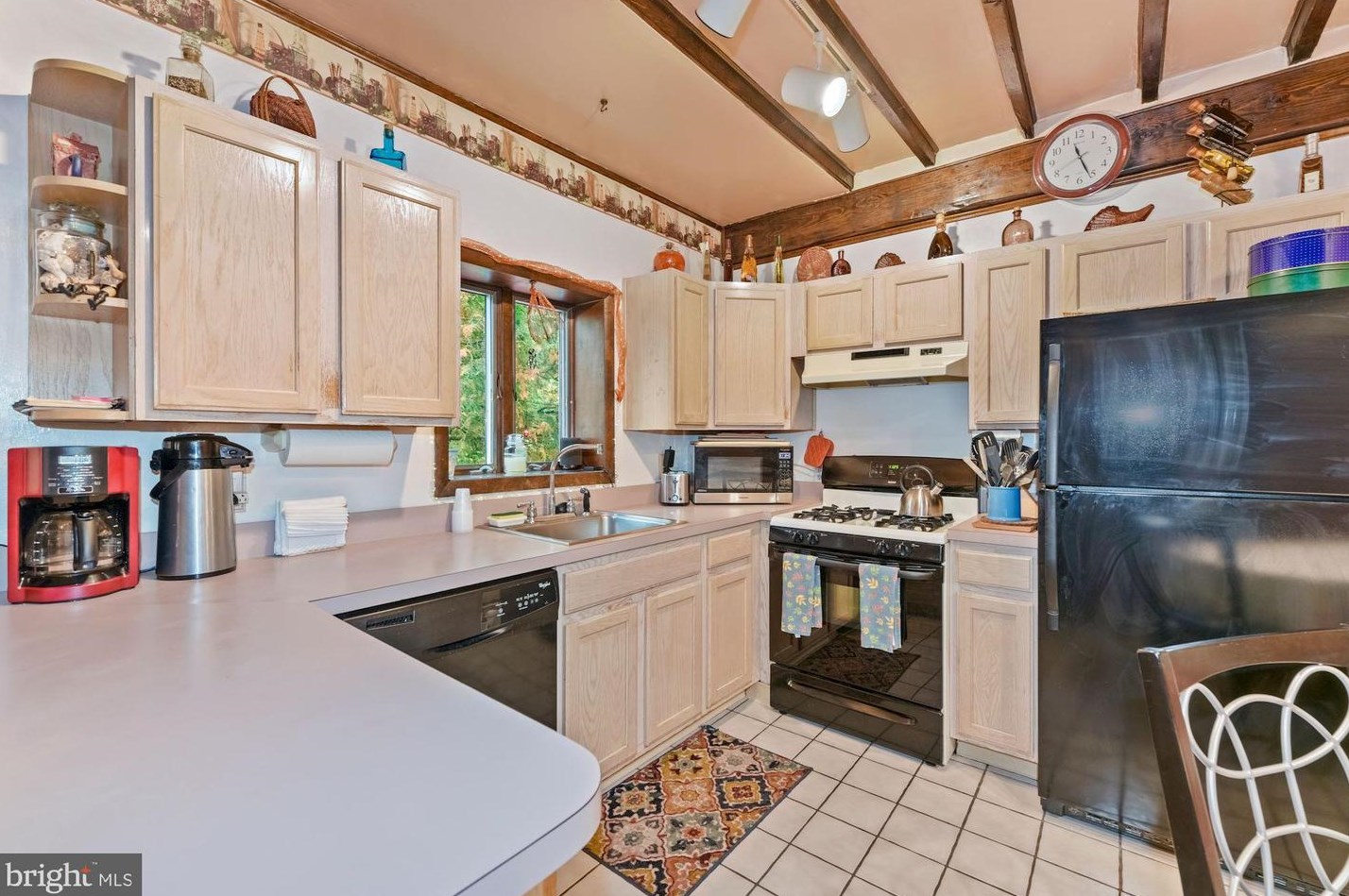 313 Linden St, Moorestown NJ 08057-3623 exterior