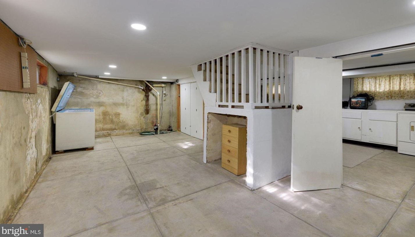 27 Harding Ave, Moorestown NJ 08057-1014 exterior