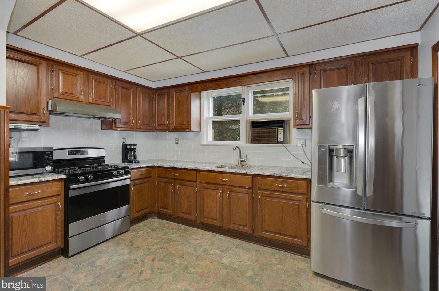 27 Harding Ave, Moorestown NJ 08057-1014 exterior