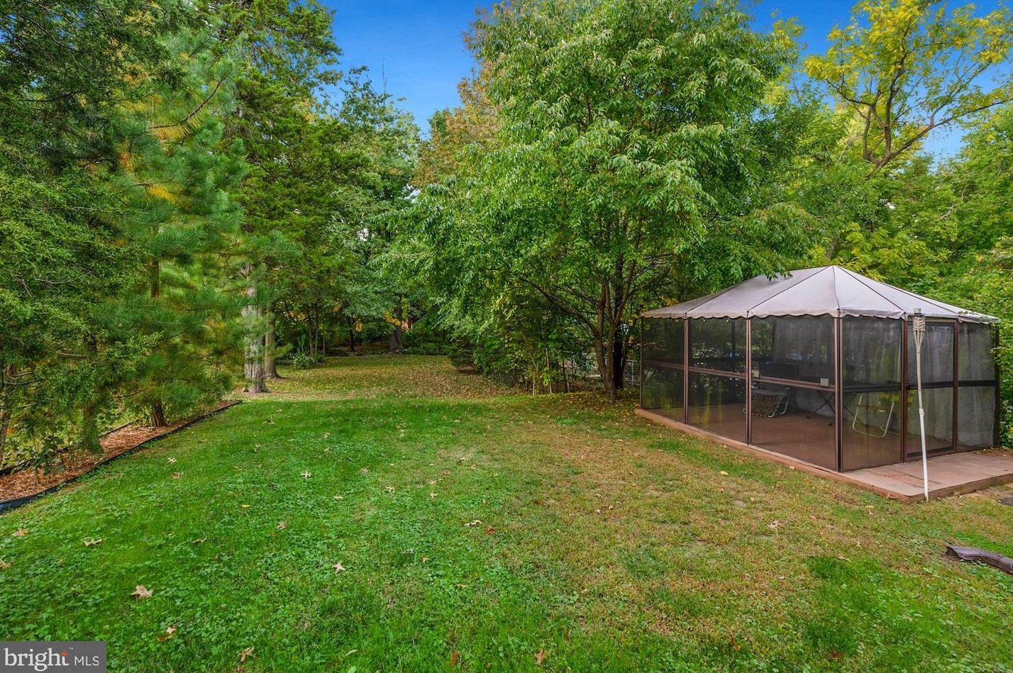 27 Harding Ave, Moorestown NJ 08057-1014 exterior