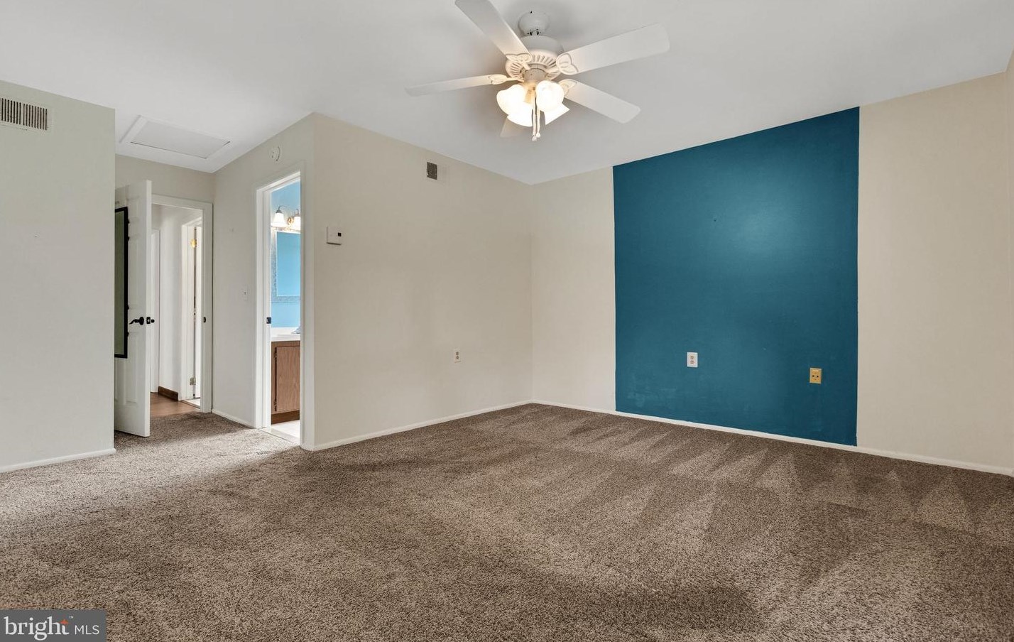 36 Finchley Ct, Southampton NJ  08088-1008 exterior