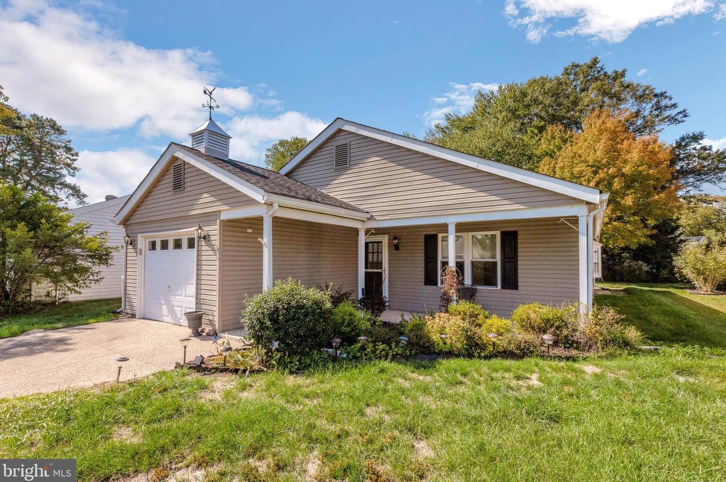 36 Finchley Ct, Southampton NJ  08088-1008 exterior