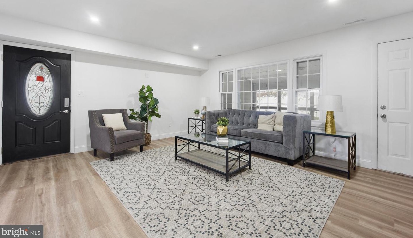 26 Pembrook Ln, Willingboro, NJ 08046