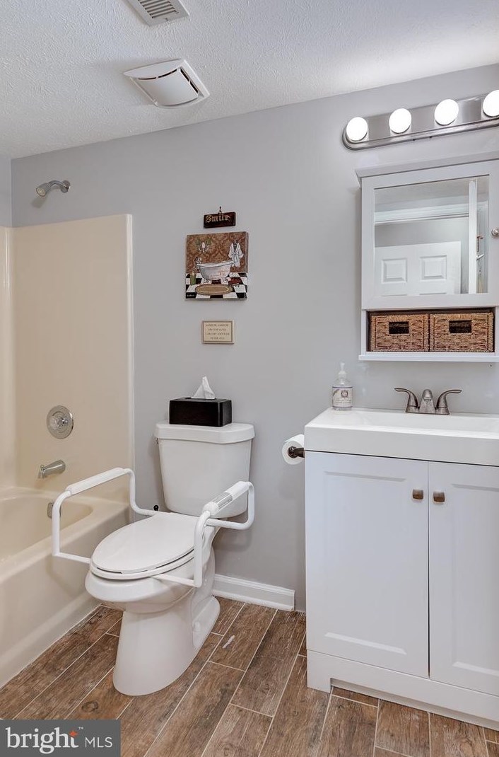 303 Moonseed Pl, Mount Laurel NJ  08054-4940 exterior