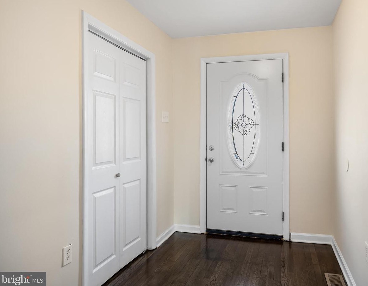 267 Creek Rd, Mount Laurel NJ  08054-2102 exterior