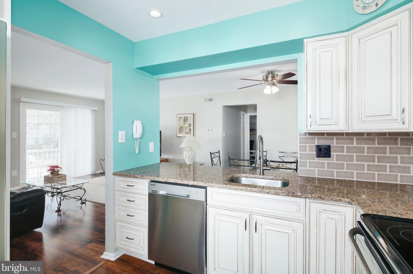 1678 Thornwood Dr, Mount Laurel NJ  08054-1811 exterior