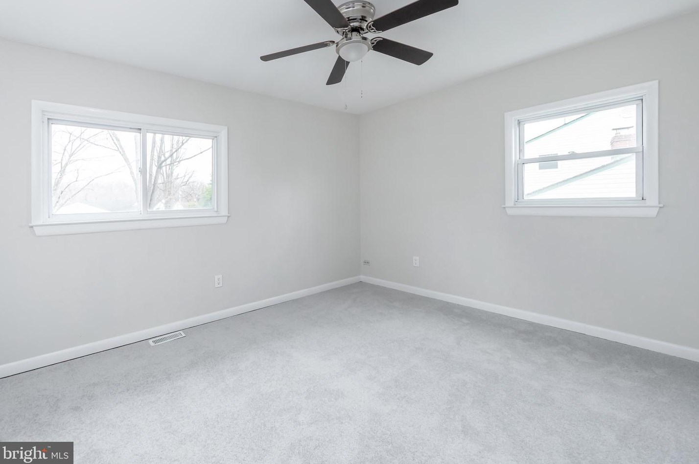152 Glenbrook Dr, Mount Laurel NJ  08054-1046 exterior