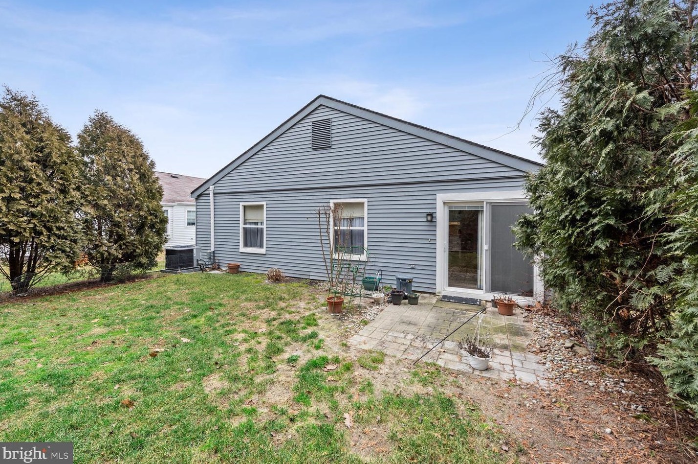 130 Buckingham Dr, Southampton NJ  08088-1246 exterior