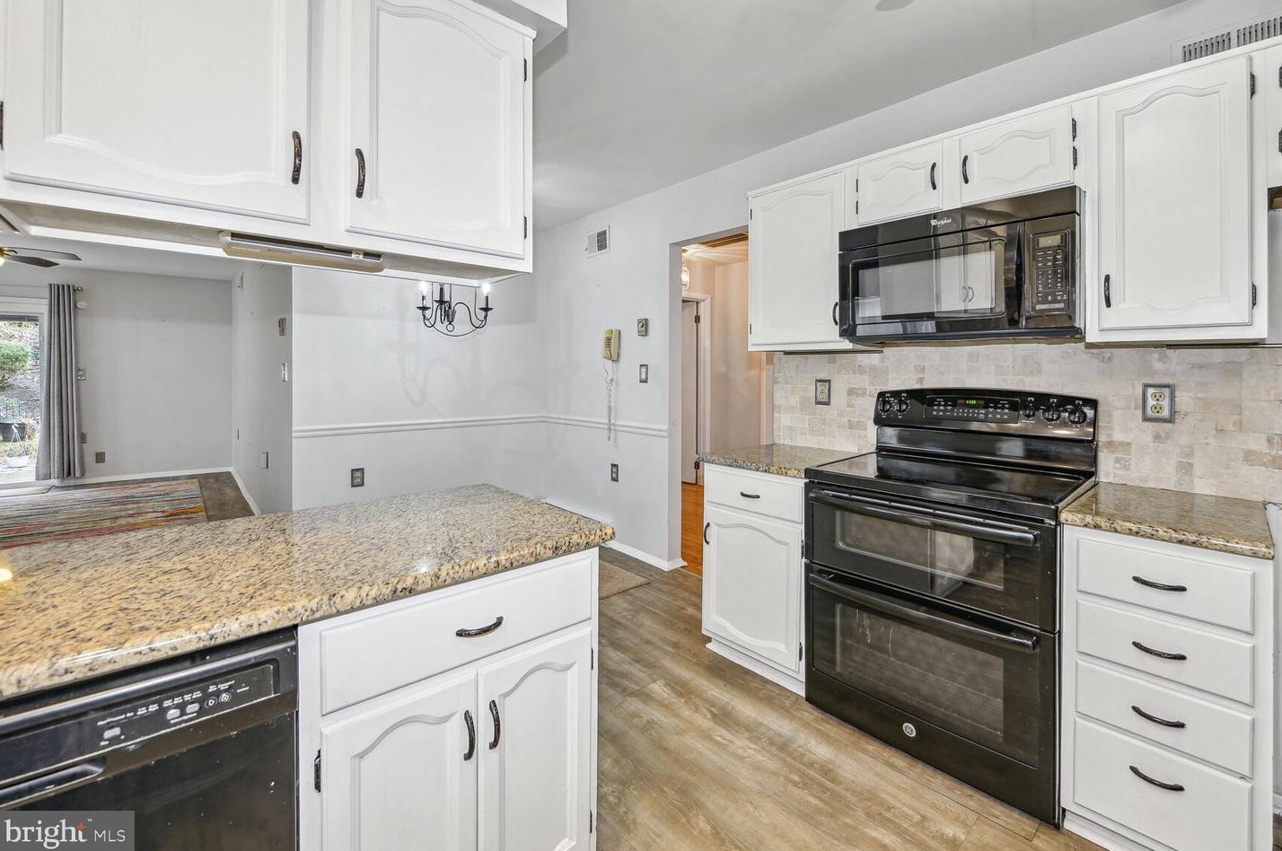 130 Buckingham Dr, Southampton NJ  08088-1246 exterior