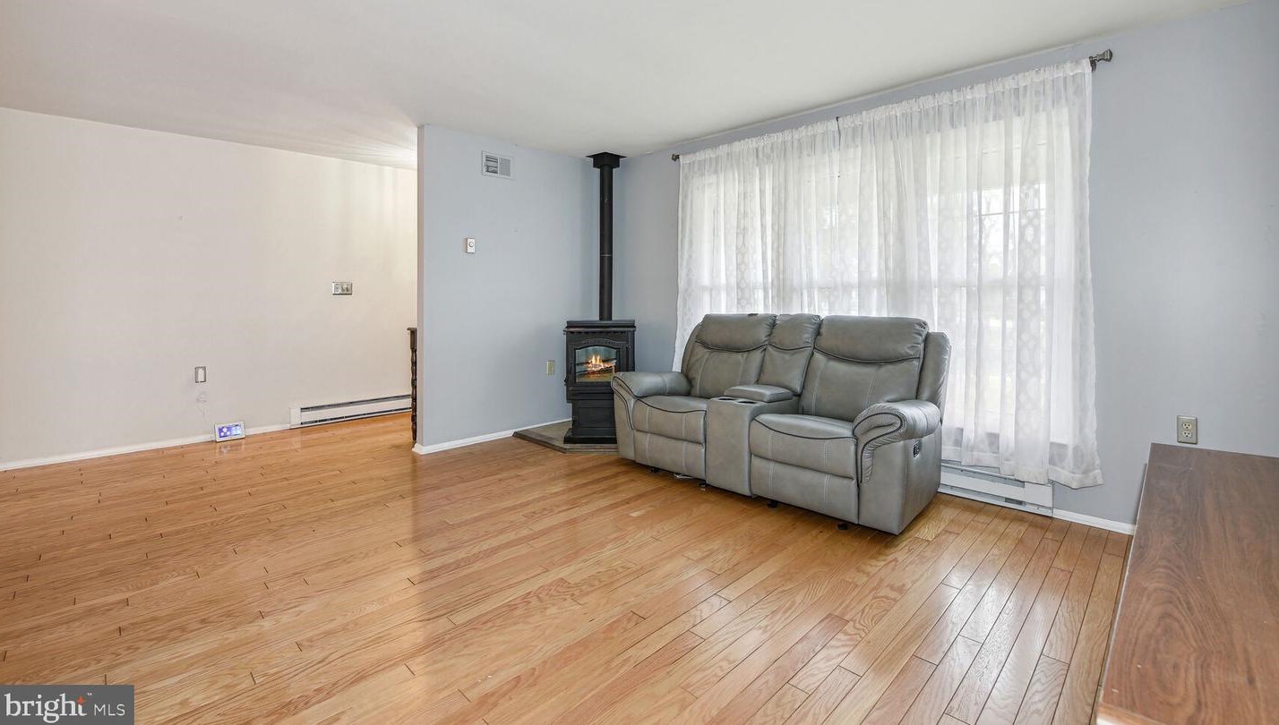 130 Buckingham Dr, Southampton NJ  08088-1246 exterior