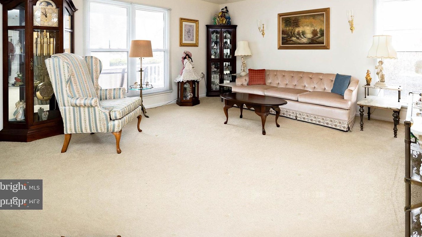 898 Westminster Dr, Southampton NJ  08088-1038 exterior