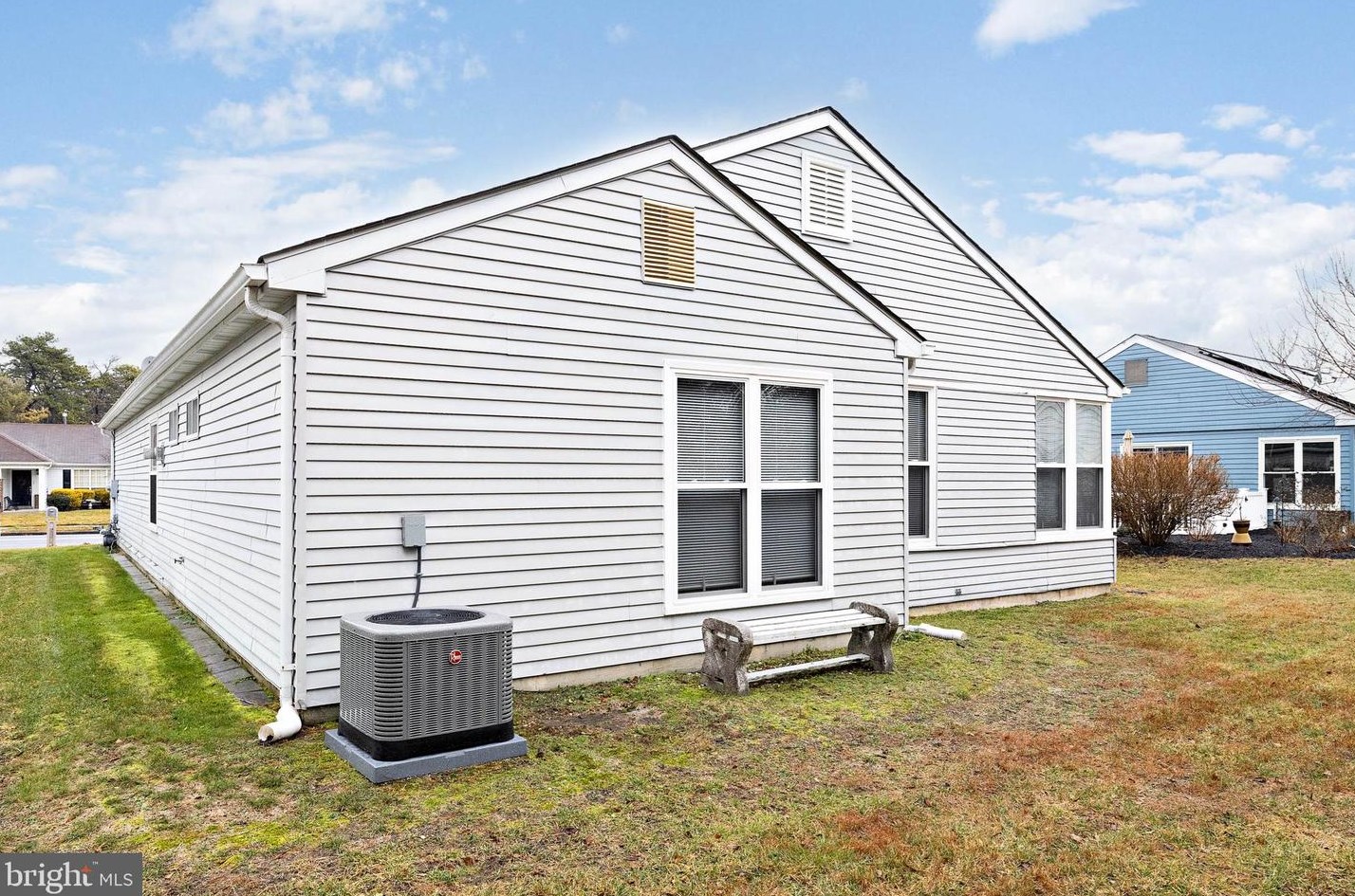 898 Westminster Dr, Southampton NJ  08088-1038 exterior