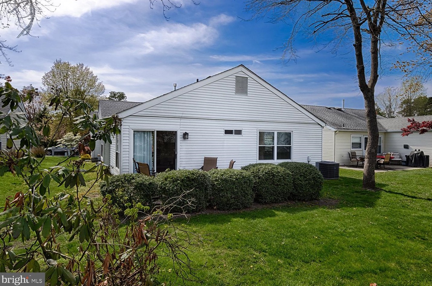 32 Cotherstone Dr, Southampton NJ  08088-1002 exterior