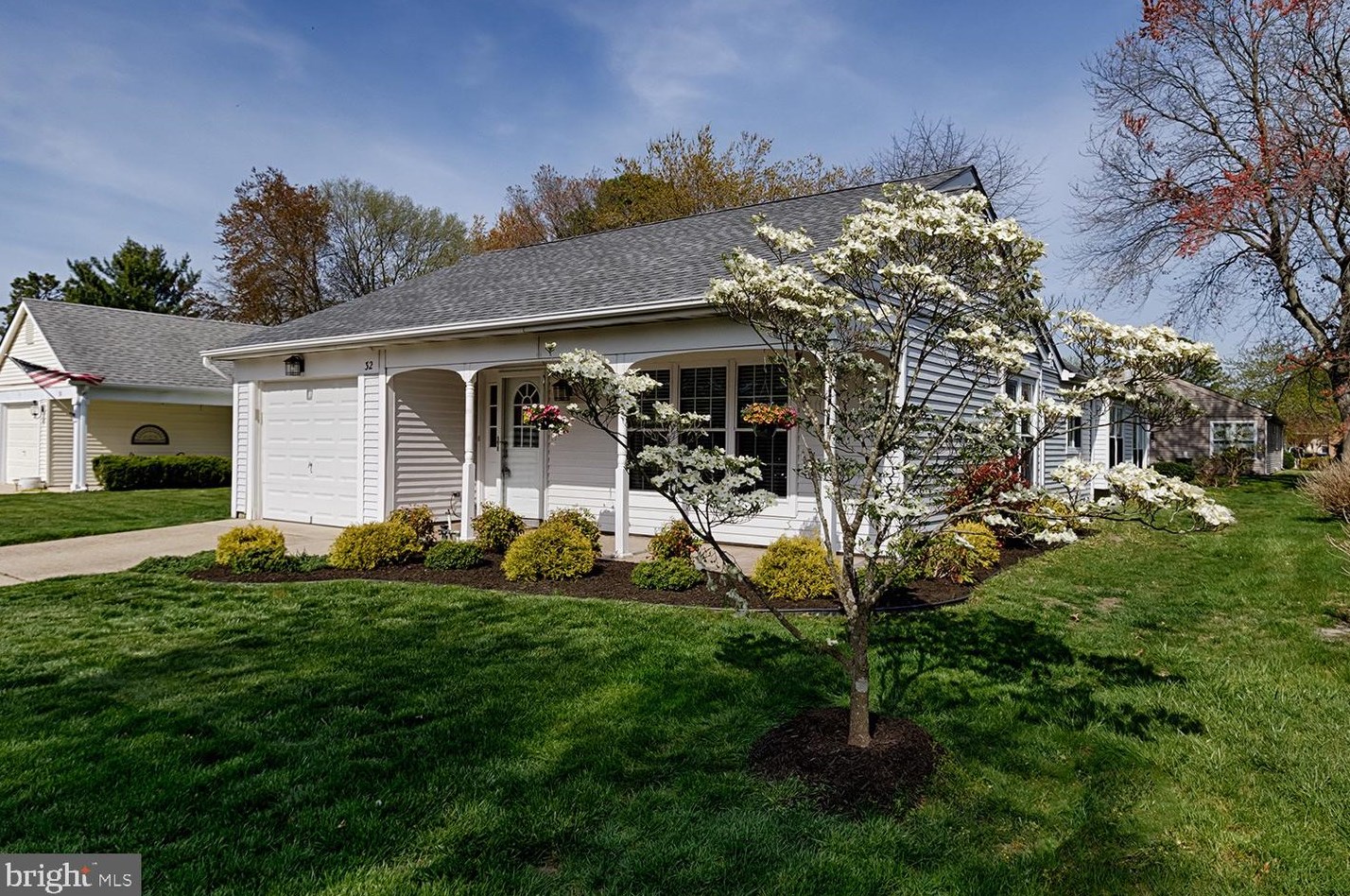 32 Cotherstone Dr, Southampton NJ  08088-1002 exterior
