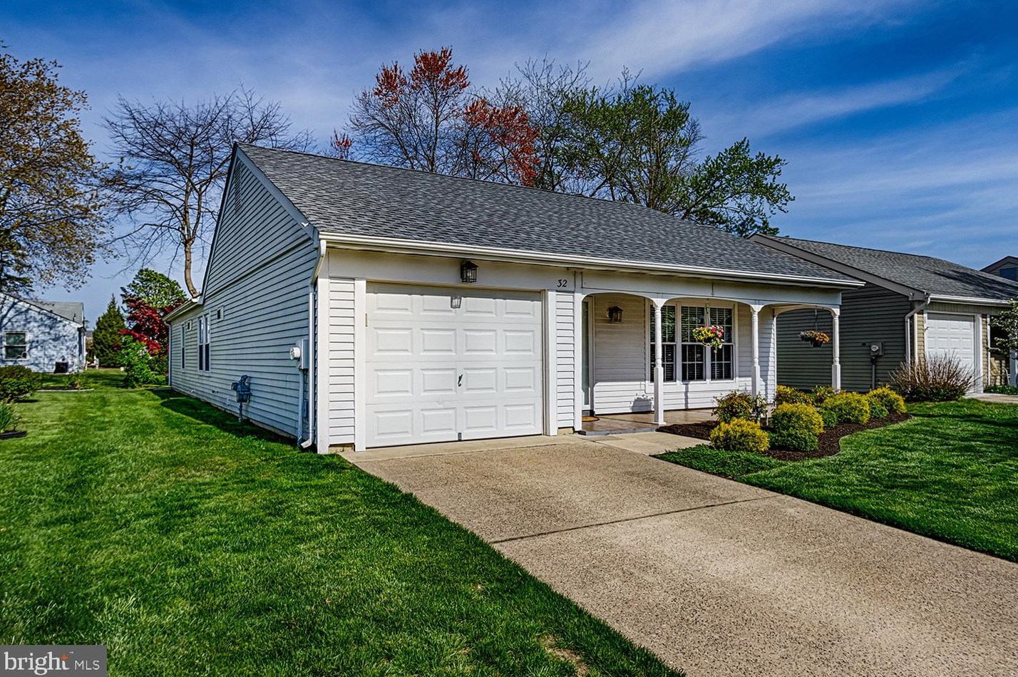 32 Cotherstone Dr, Southampton NJ  08088-1002 exterior