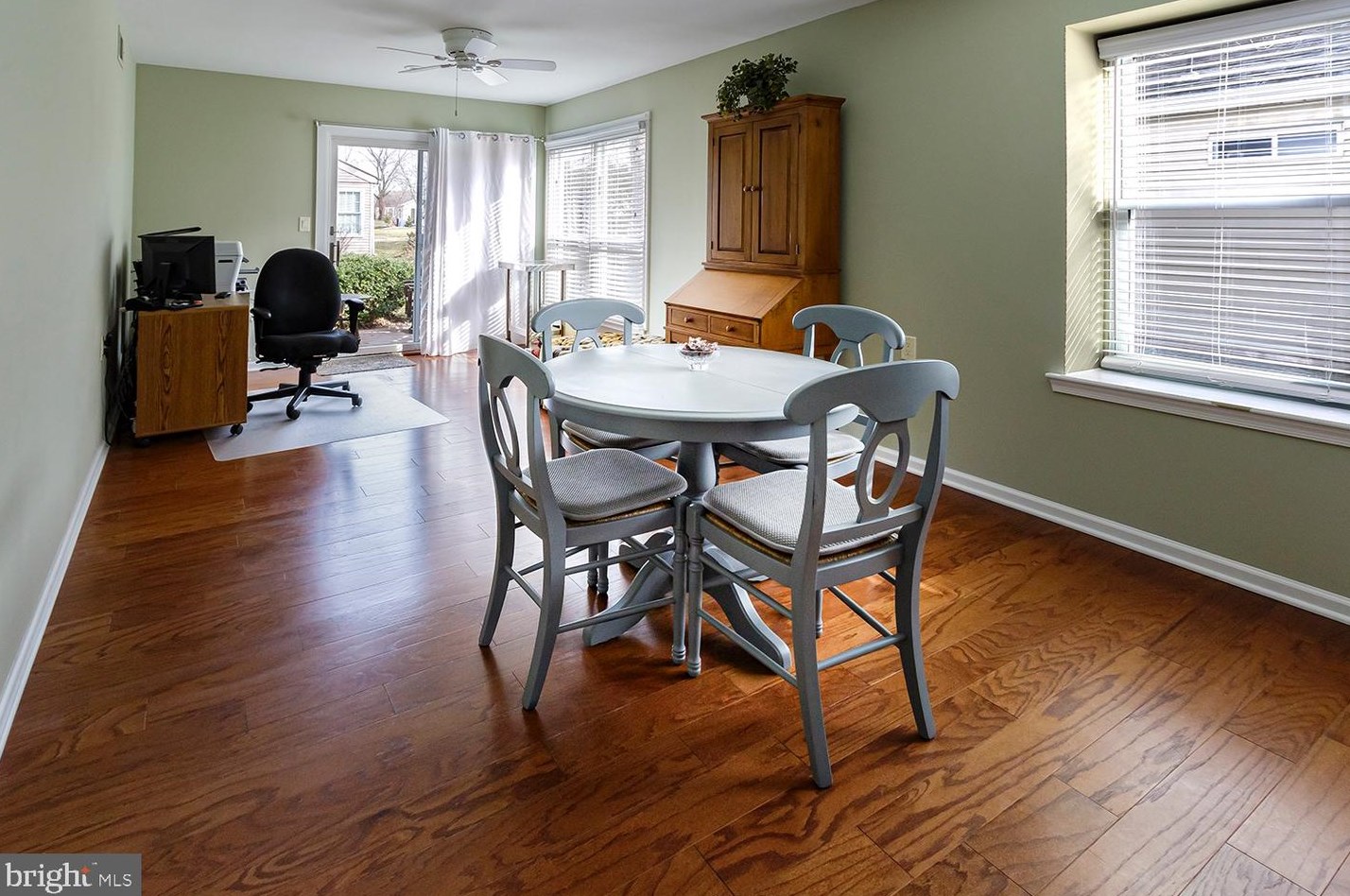 32 Cotherstone Dr, Southampton NJ  08088-1002 exterior