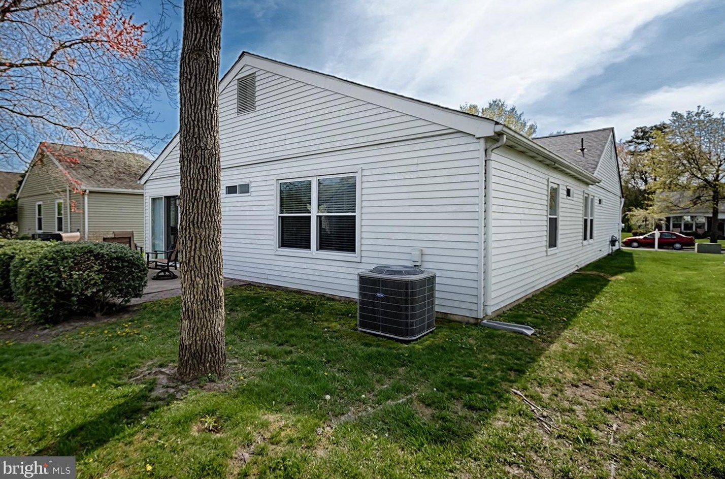 32 Cotherstone Dr, Southampton NJ  08088-1002 exterior