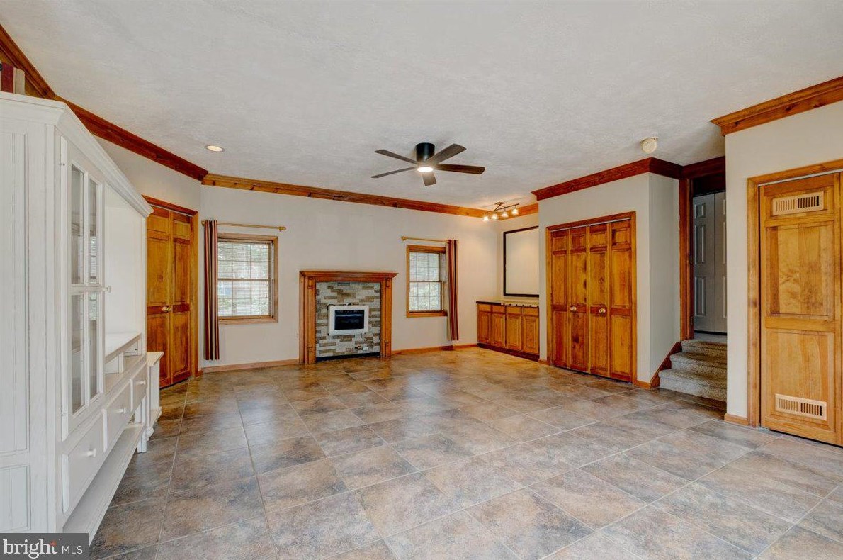 14 King Arthur Dr, Medford NJ  08055-8521 exterior