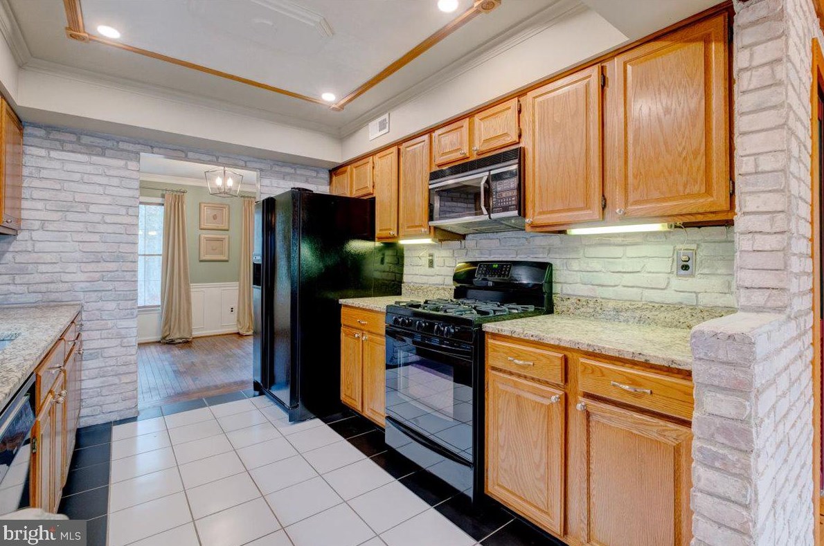 14 King Arthur Dr, Medford NJ  08055-8521 exterior