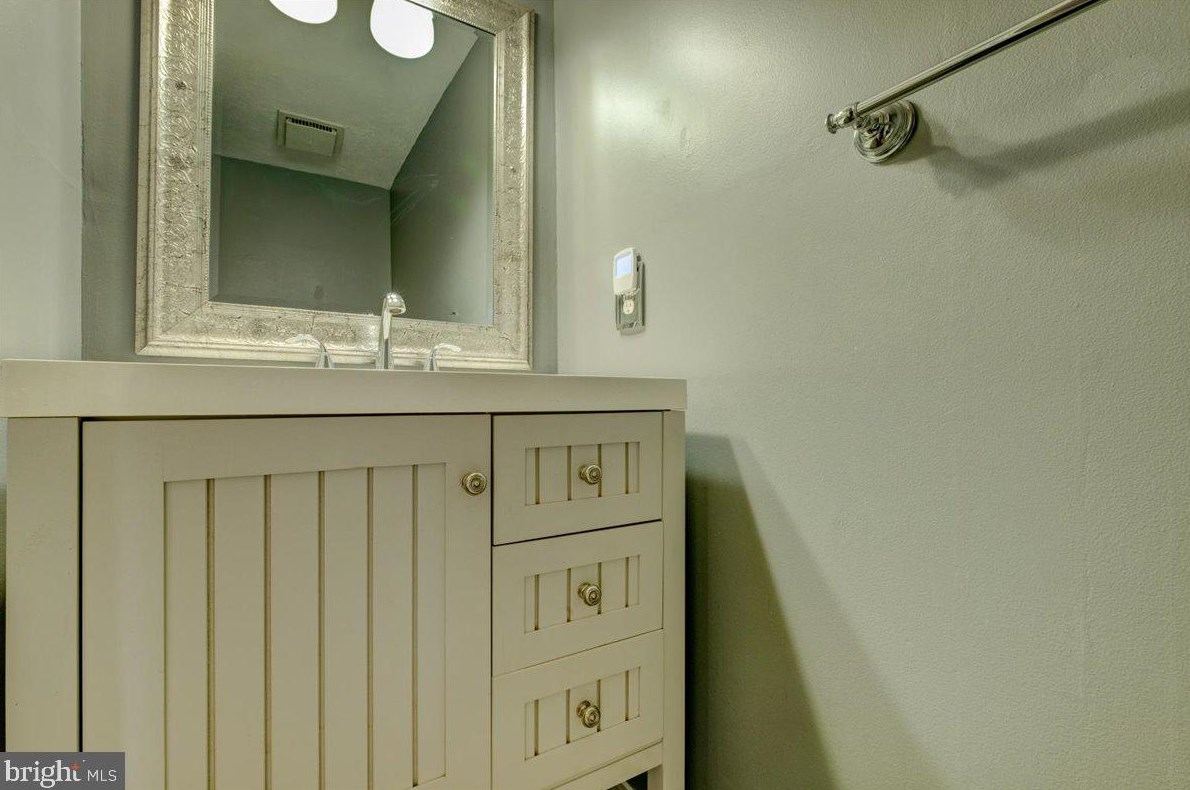 14 King Arthur Dr, Medford NJ  08055-8521 exterior