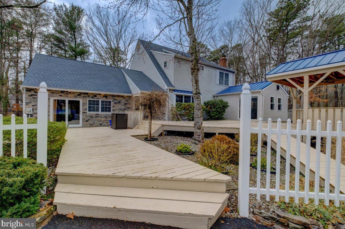 14 King Arthur Dr, Medford NJ  08055-8521 exterior