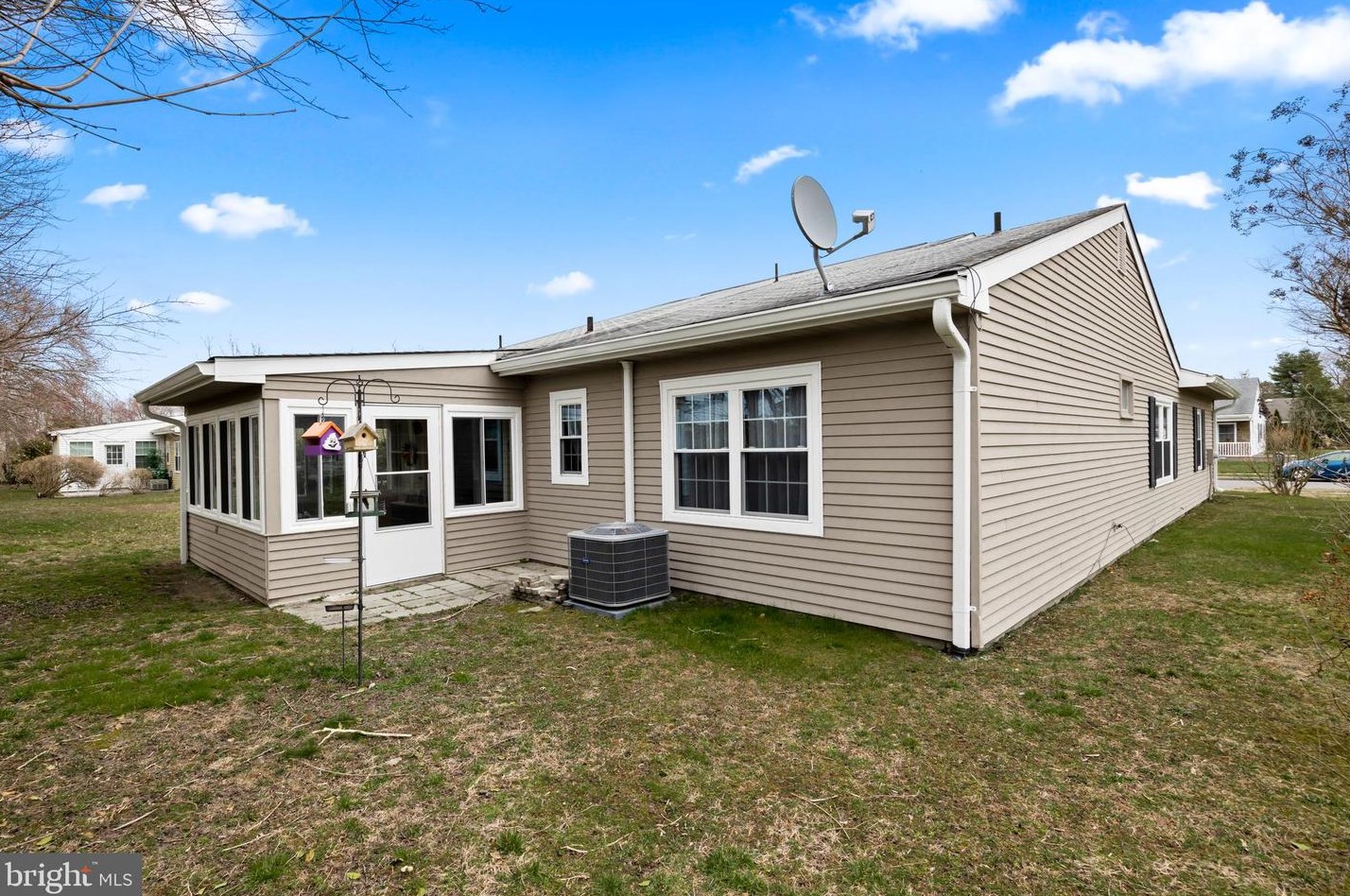 4 Sherwood Pl, Southampton NJ  08088-1124 exterior