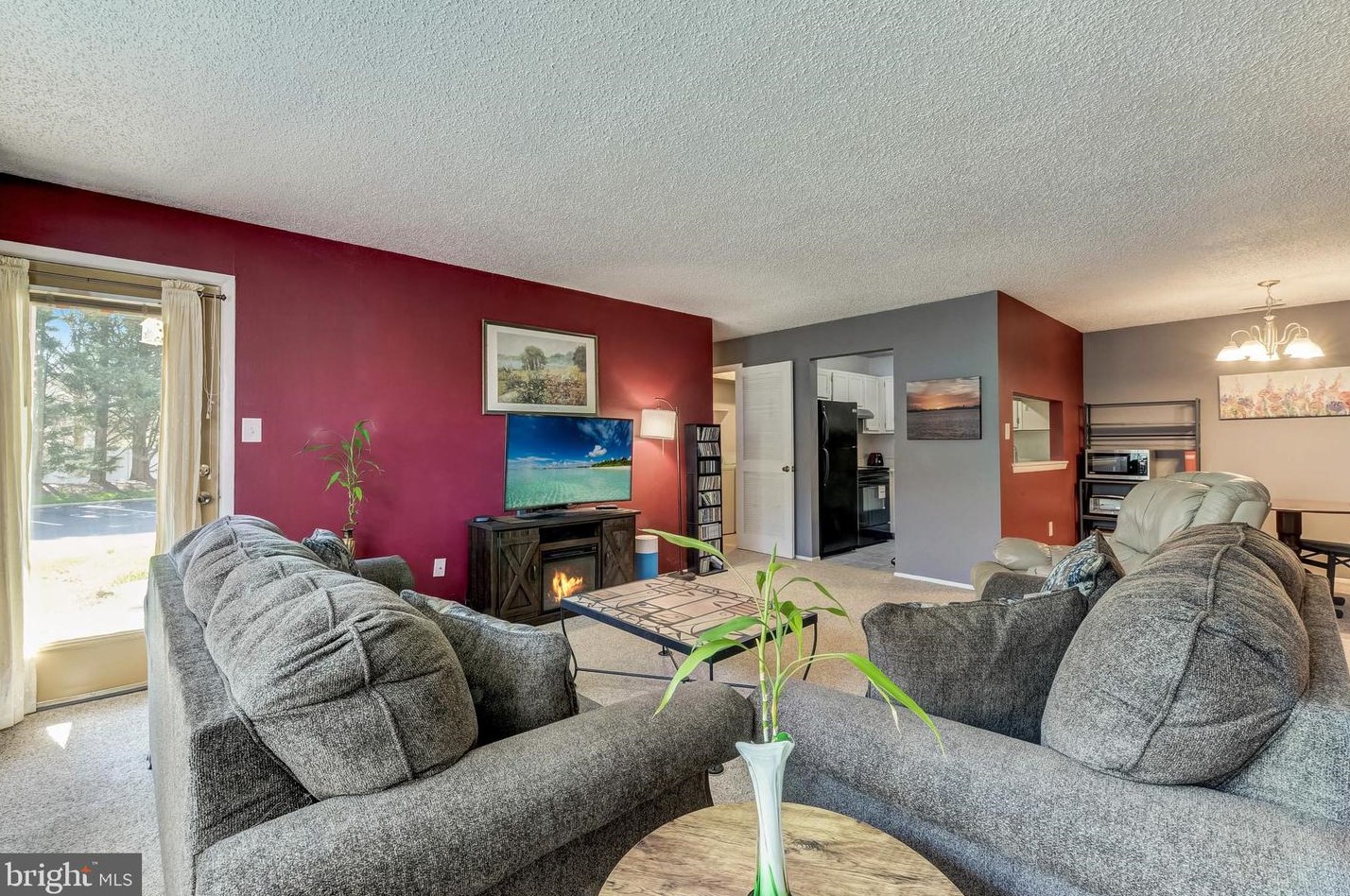 5201 Aberdeen Dr, Mount Laurel NJ  08054-5628 exterior