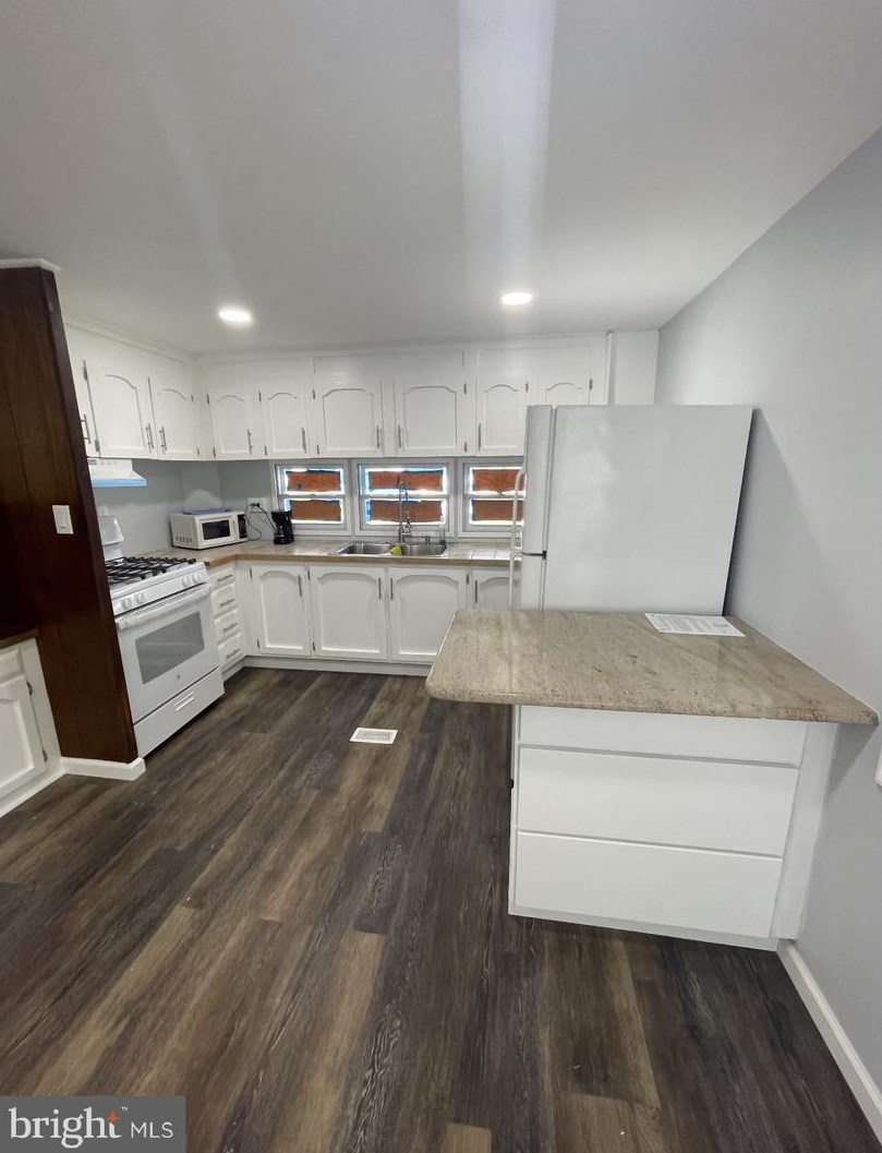 18 Edgewood Pl, Southampton NJ  08088-1610 exterior