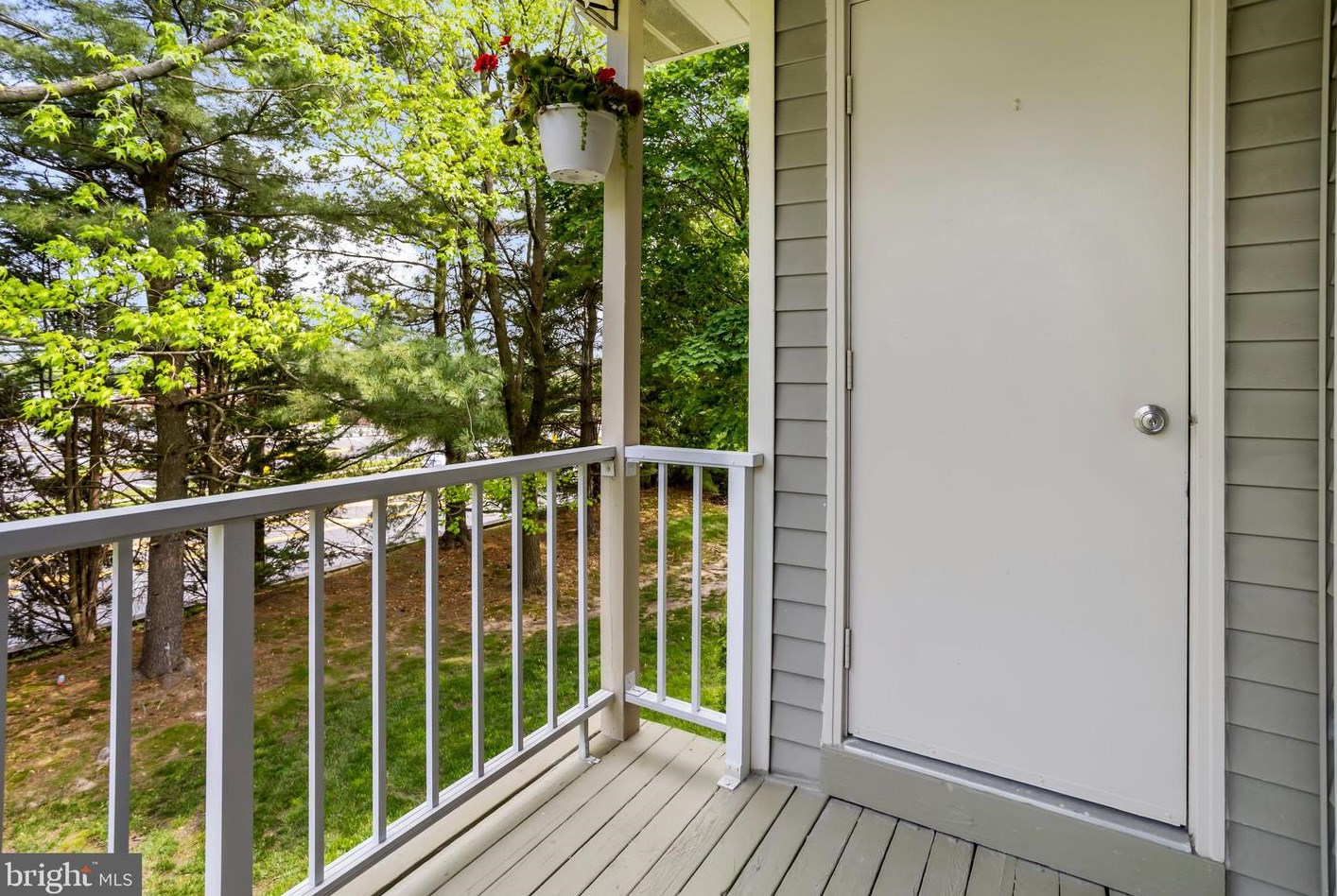 226 Thornwood Dr, Mount Laurel NJ  08054-1812 exterior