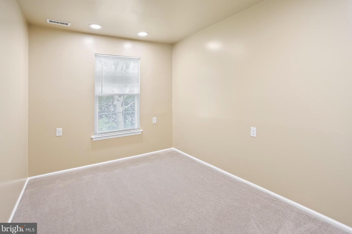 226 Thornwood Dr, Mount Laurel NJ  08054-1812 exterior