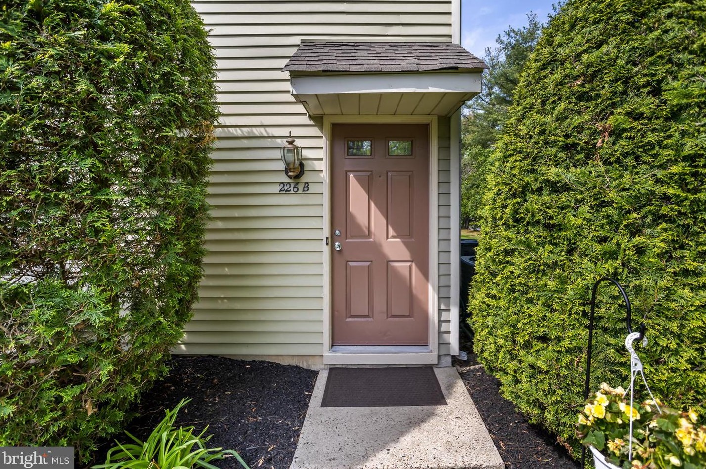 226 Thornwood Dr, Mount Laurel NJ  08054-1812 exterior