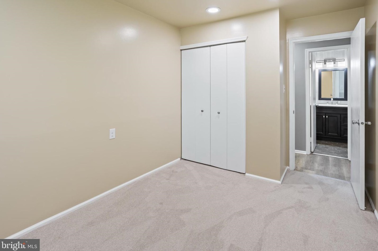 226 Thornwood Dr, Mount Laurel NJ  08054-1812 exterior