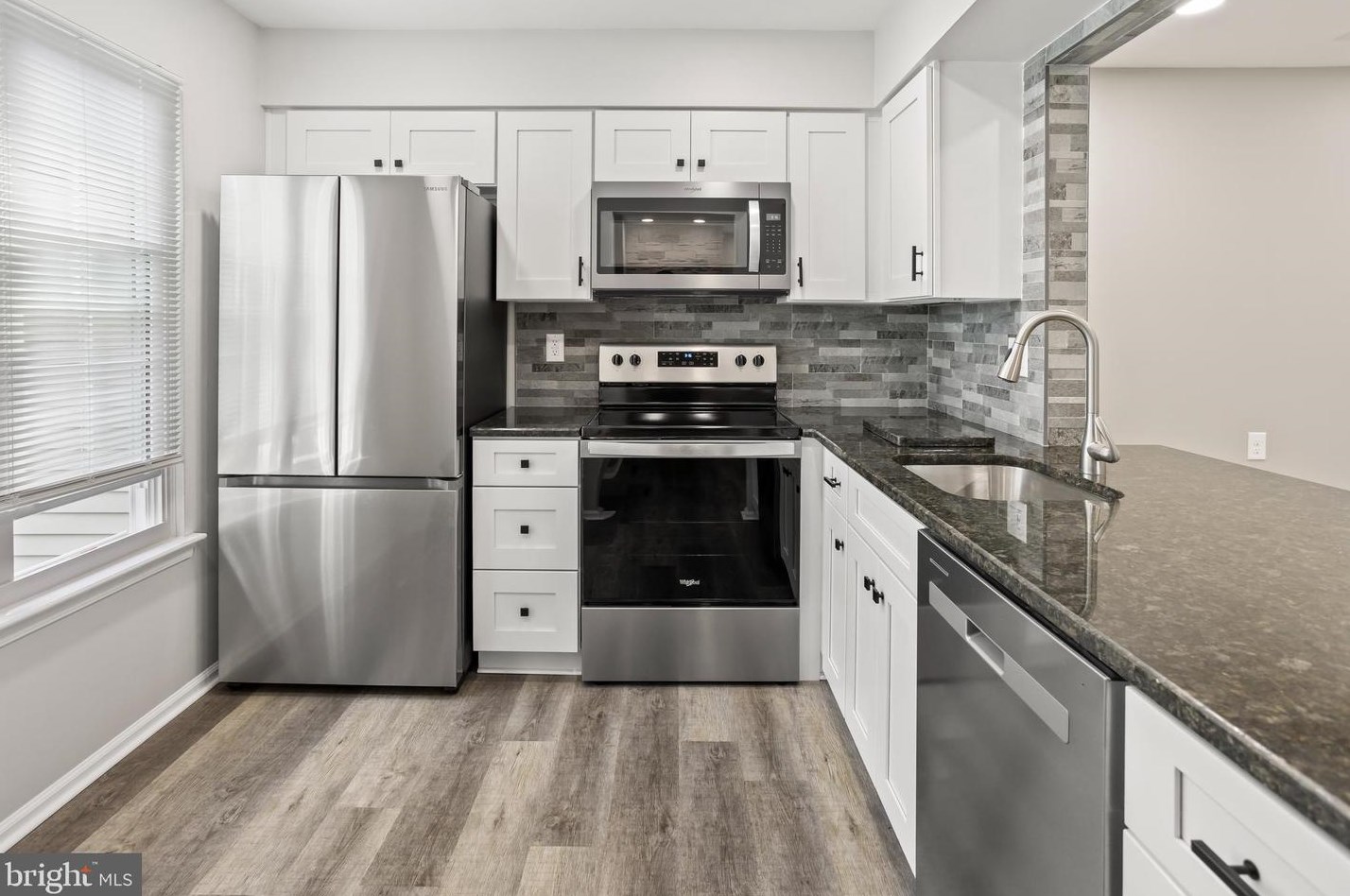 226 Thornwood Dr, Mount Laurel NJ  08054-1812 exterior