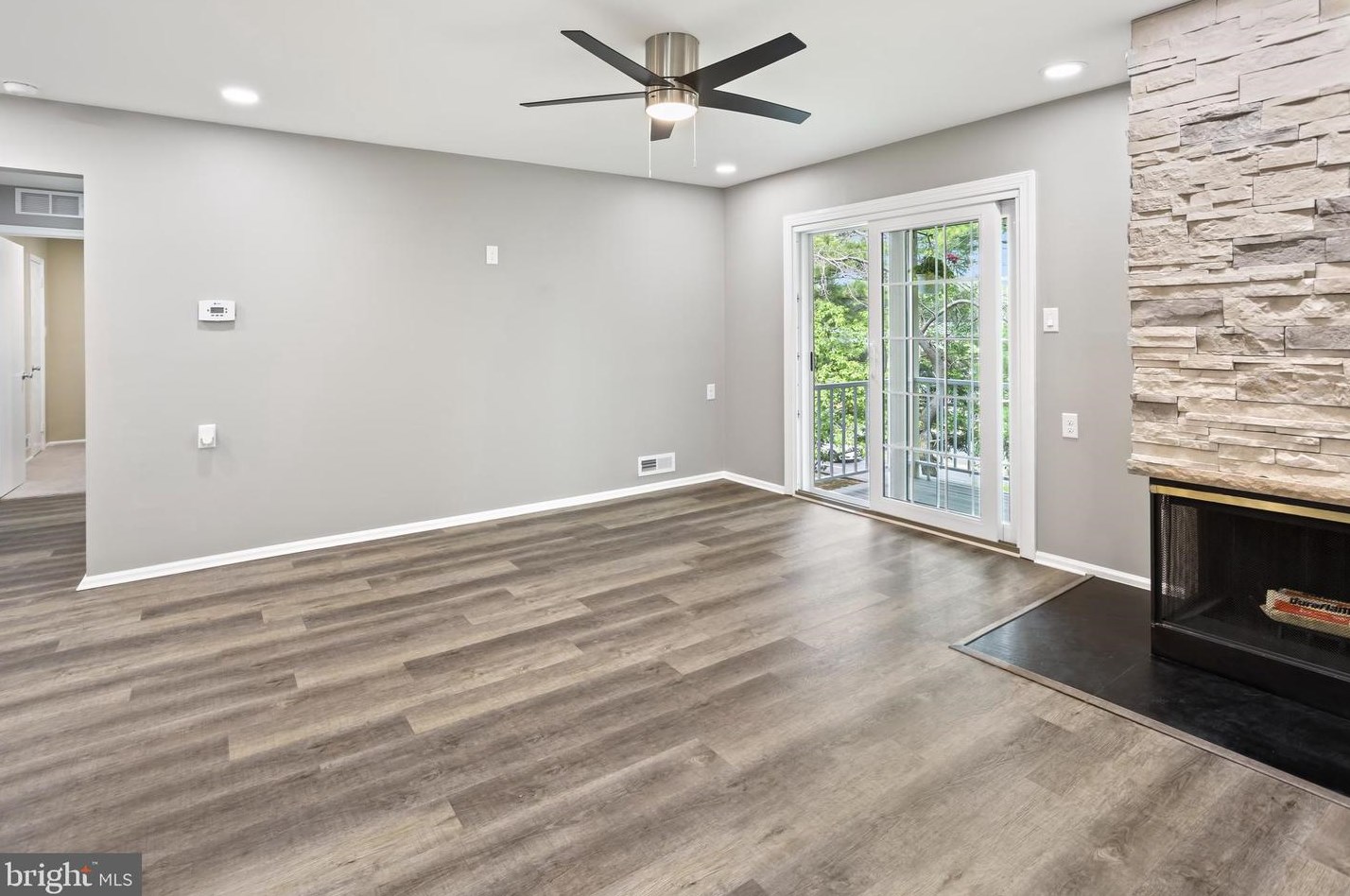 226 Thornwood Dr, Mount Laurel NJ  08054-1812 exterior