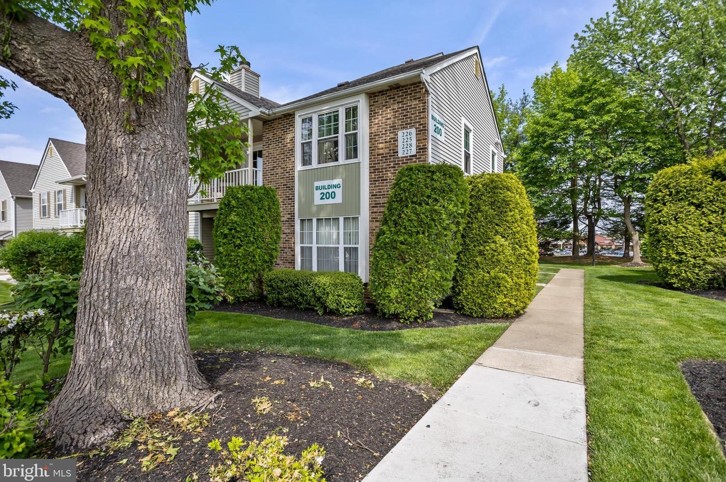 226 Thornwood Dr, Mount Laurel NJ  08054-1812 exterior