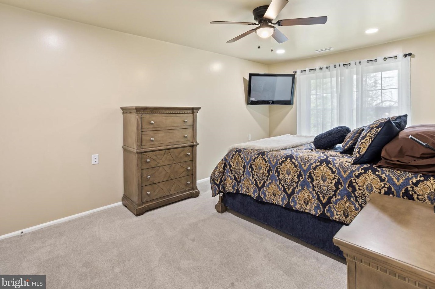 226 Thornwood Dr, Mount Laurel NJ  08054-1812 exterior