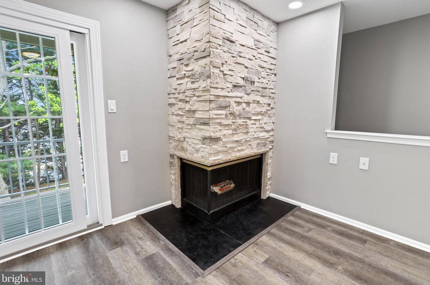 226 Thornwood Dr, Mount Laurel NJ  08054-1812 exterior