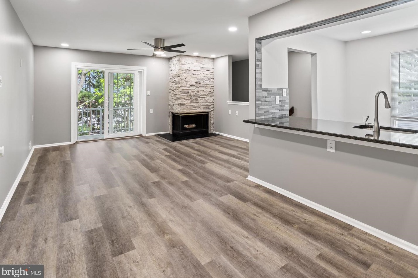 226 Thornwood Dr, Mount Laurel NJ  08054-1812 exterior