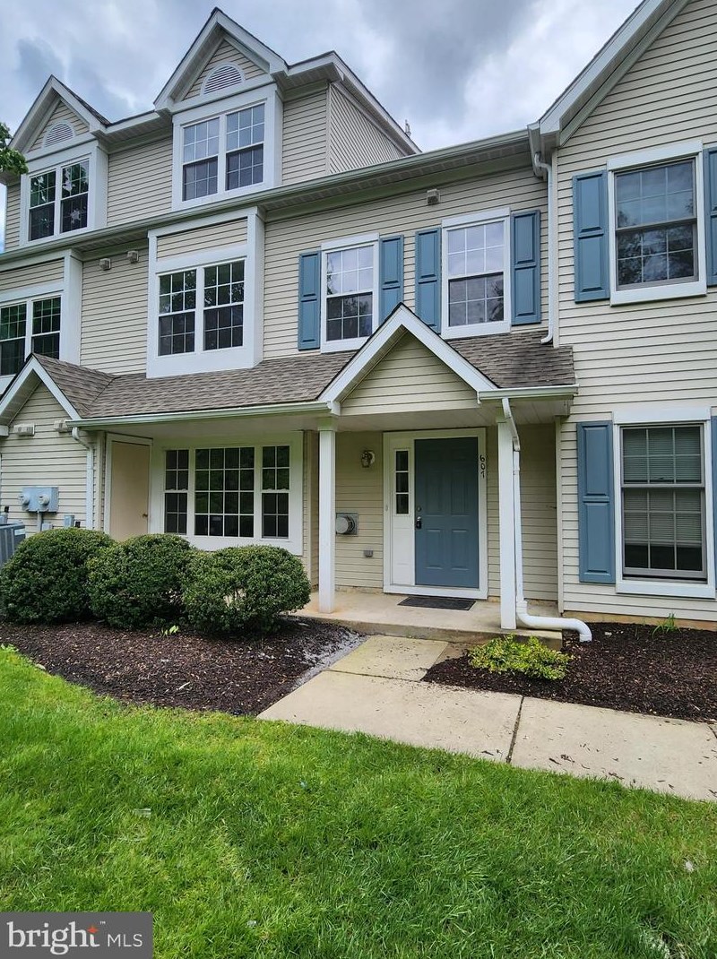 607 Oswego Ct, Mount Laurel NJ  08054-5282 exterior