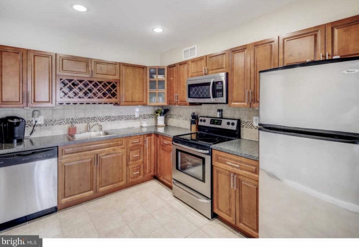 133 Chaucer Rd, Mount Laurel NJ  08054-3132 exterior