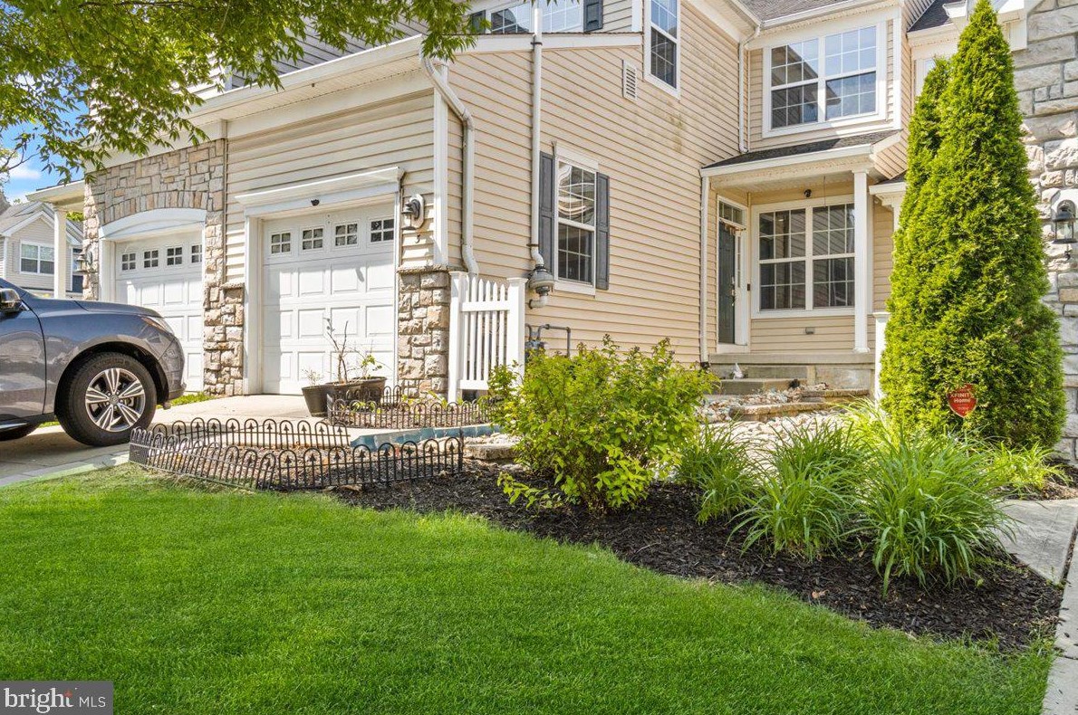 3 Crest Ct, Mount Laurel NJ  08054-1635 exterior