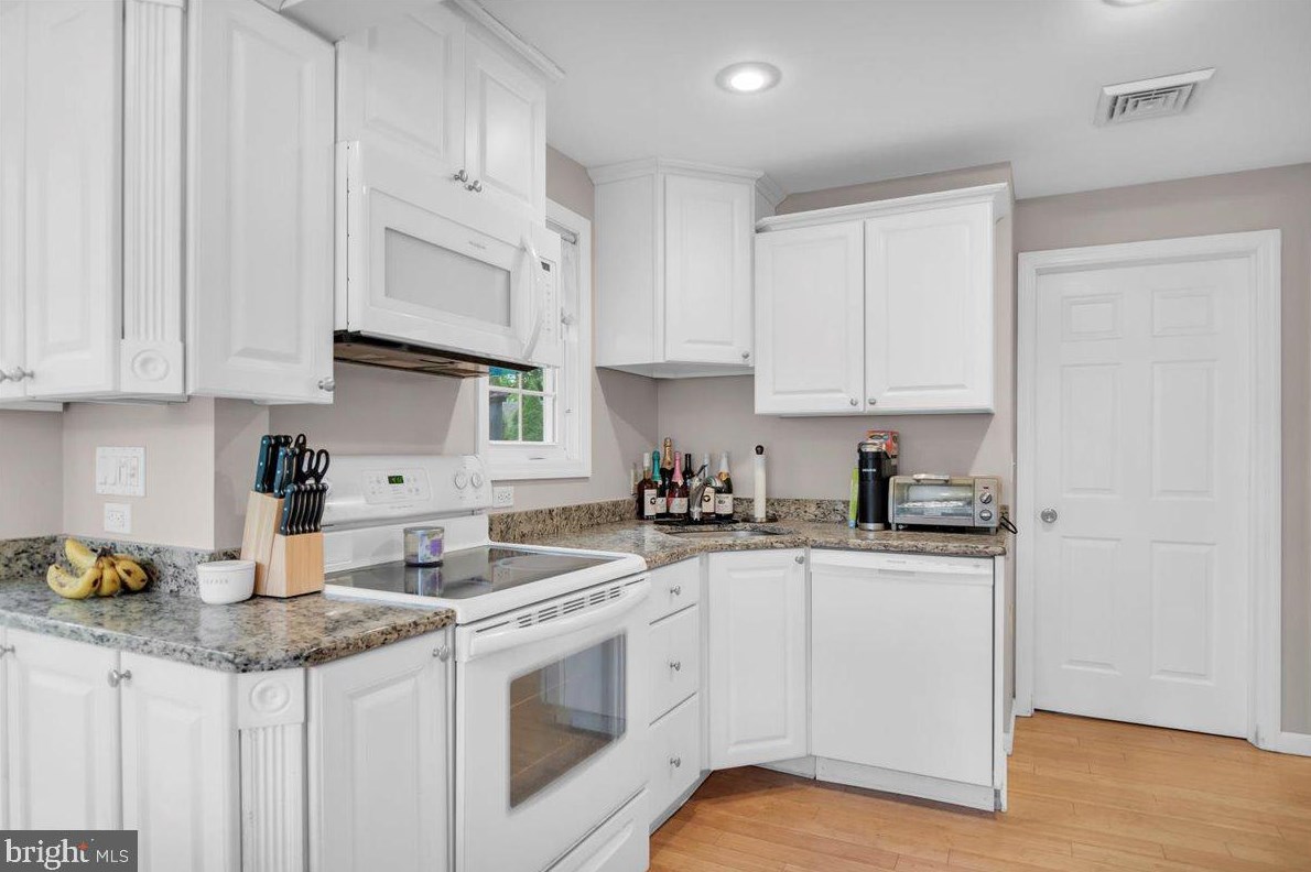 101 Crestmont Ter, Mount Laurel NJ  08054-9711 exterior