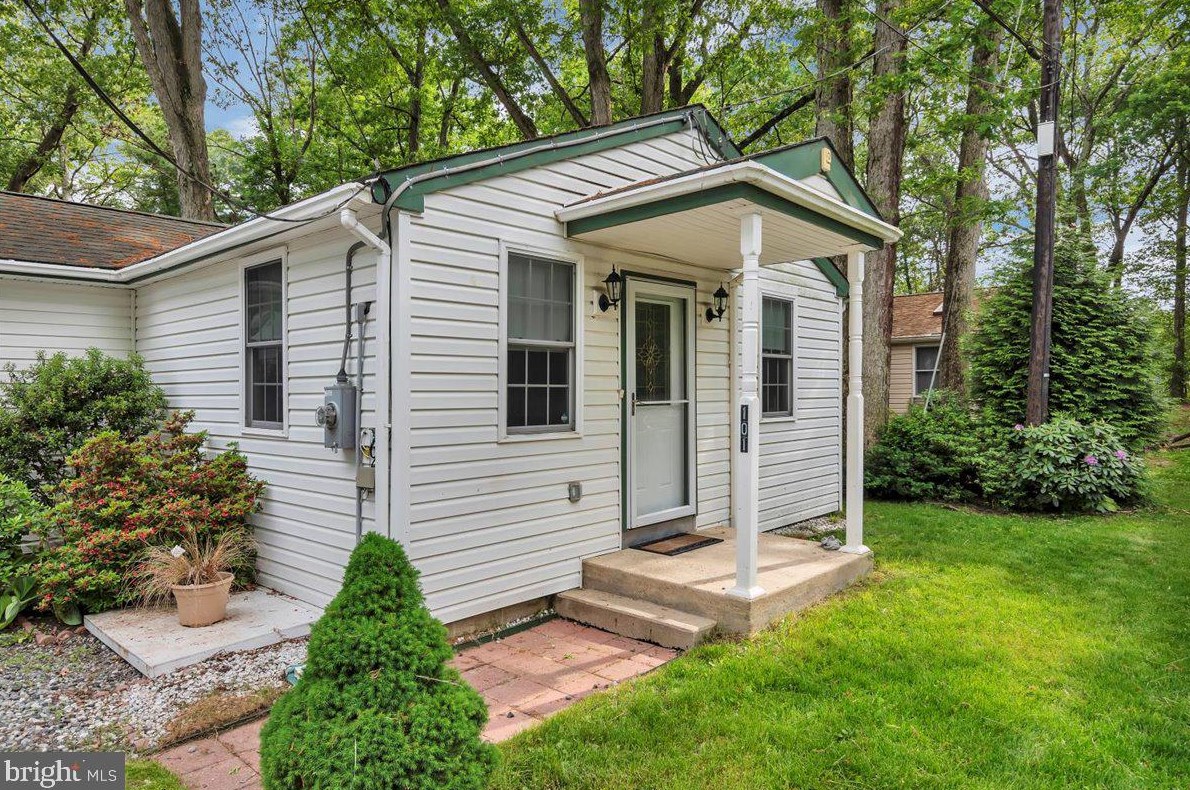 101 Crestmont Ter, Mount Laurel NJ  08054-9711 exterior