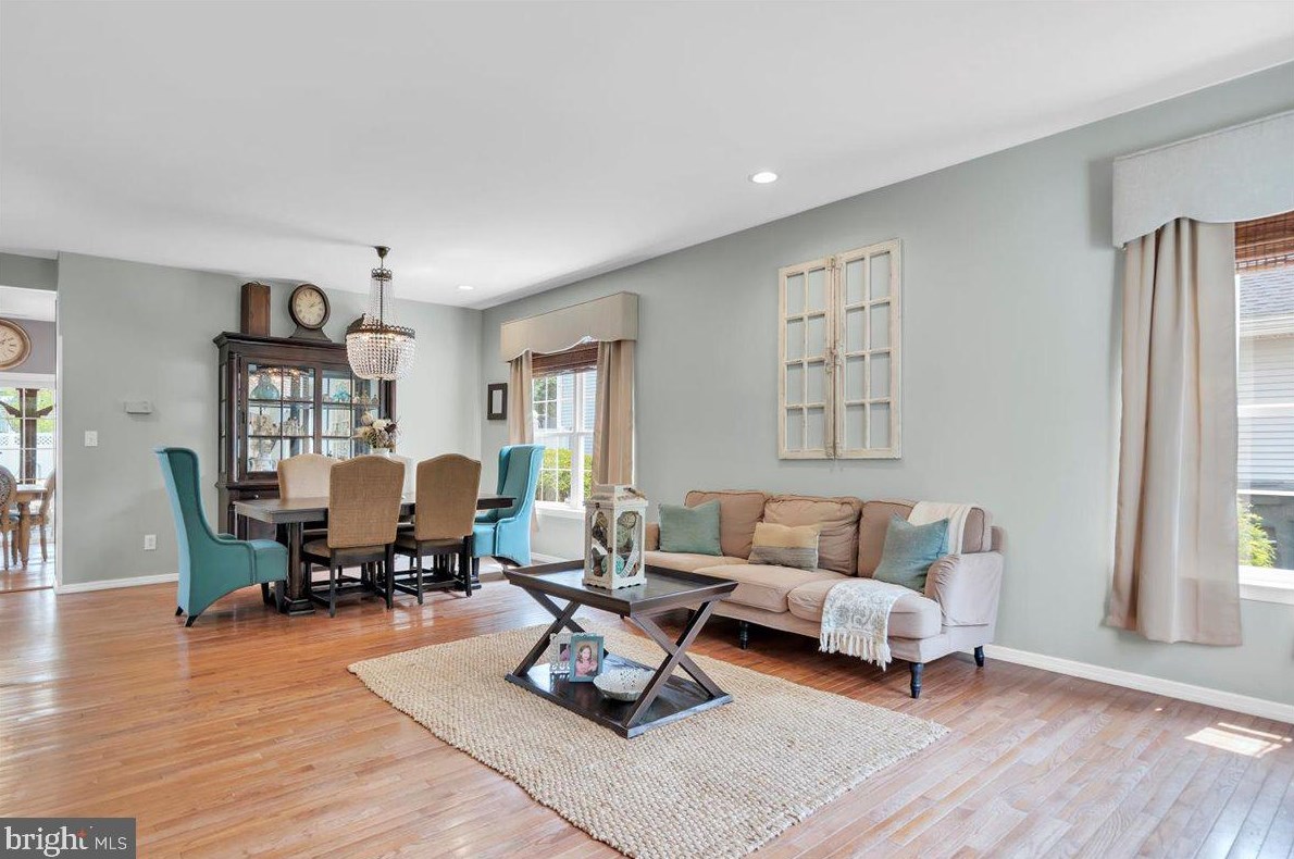 1 Arrowhead Dr, Burlington NJ 08016-3946 exterior