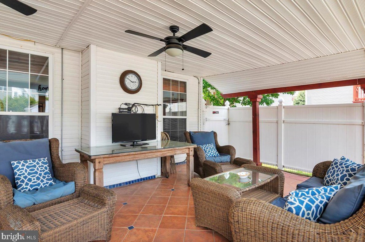 1 Arrowhead Dr, Burlington NJ 08016-3946 exterior